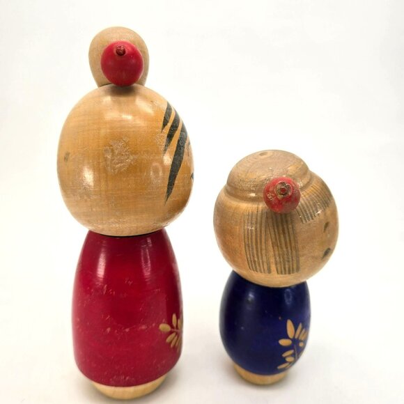 Vintage Japanese Kokeshi Dolls Handcrafted Wooden Pair Red Blue JE129 - Picture 6 of 8